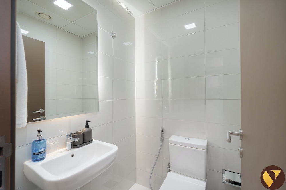 Jeewar JVC near Circle Mall Pool Gym