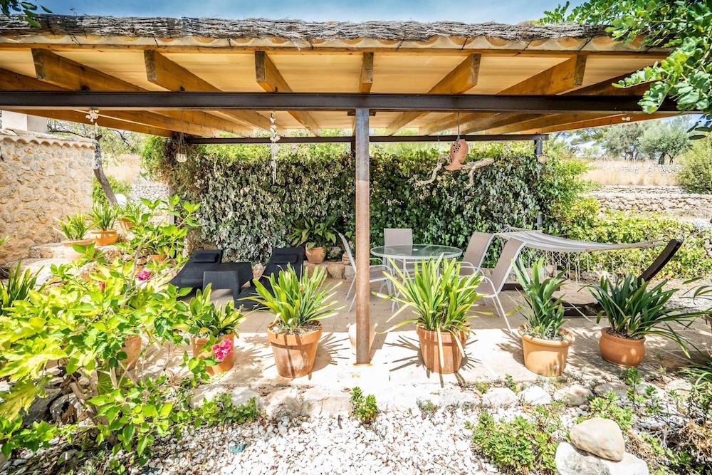 CAN Pulit - Finca rom Ntica Para 2 con Piscina y Vistas en Selva Mallorca