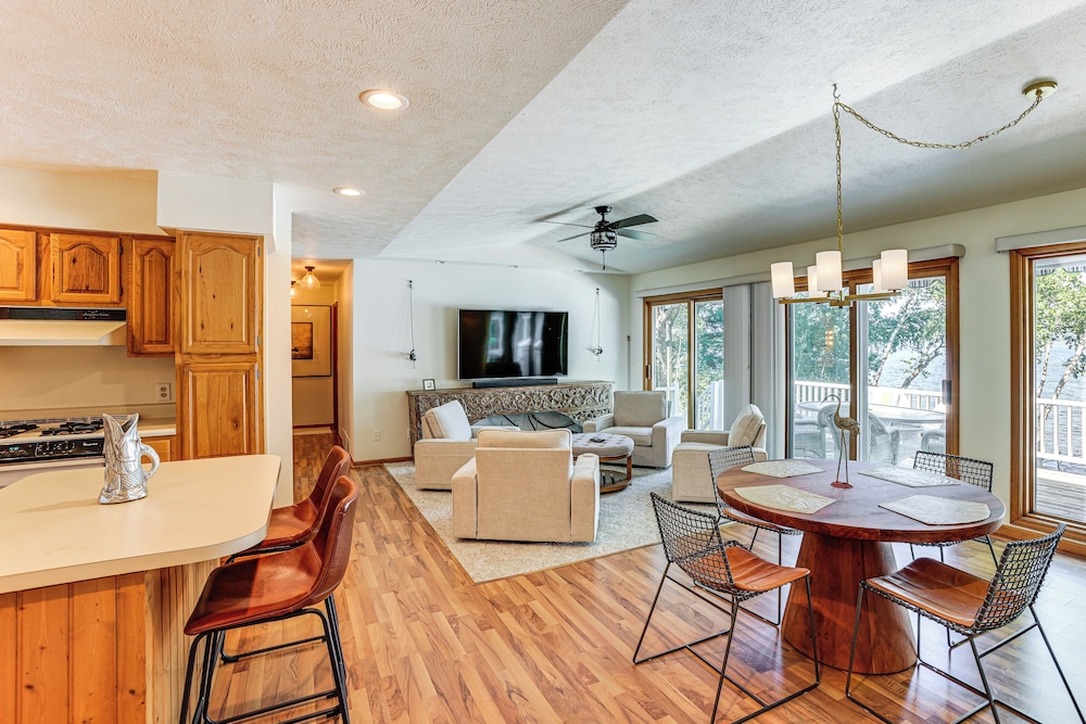 Waterfront Home on Duck Lake: 8 Mi to State Park!