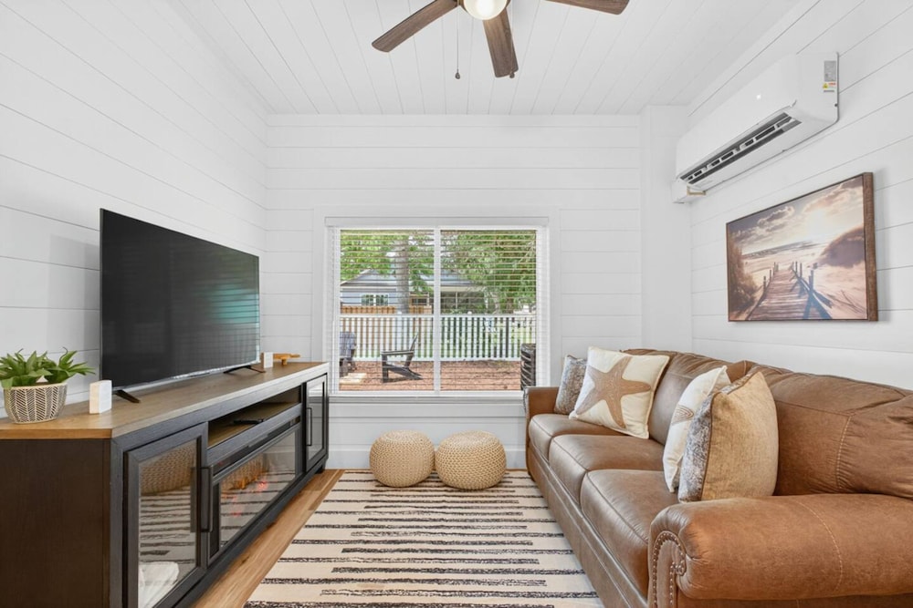 New Listing Luxury House 5 Min Walk to Beach