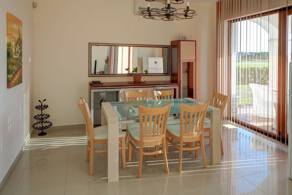 Lighthouse Luxe Estate Apart & Villas