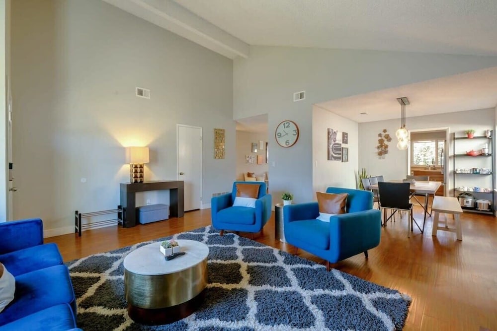 @ Marbella Lane - 4BR Home Away From Home Ldry