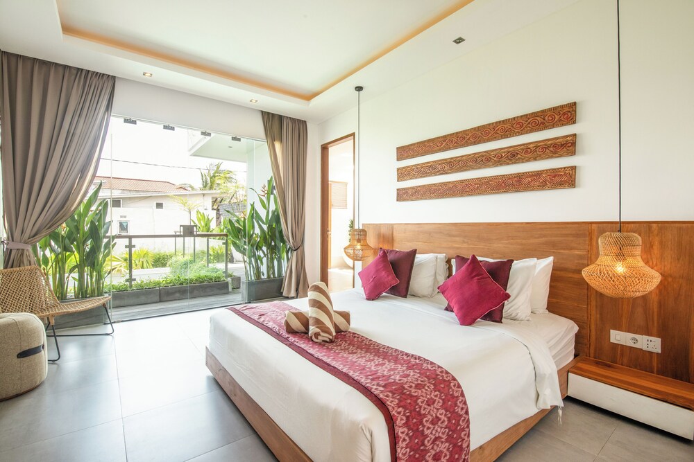 Luxury 4BR Haven, Steps to Canggu's Beach Elegance