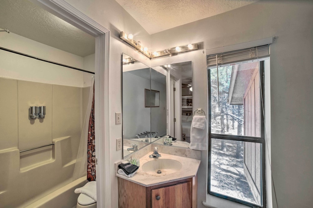 Cozy Angel Fire Retreat < 1 Mi to Ski Resort! view 5