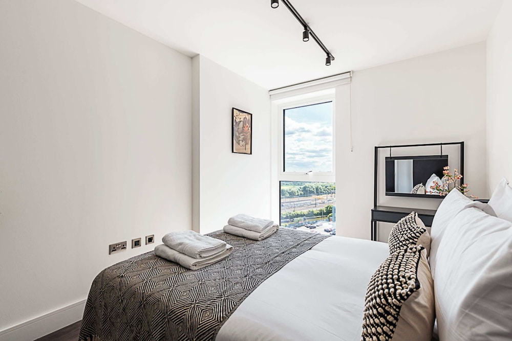 Stylish and Bright West London Gem