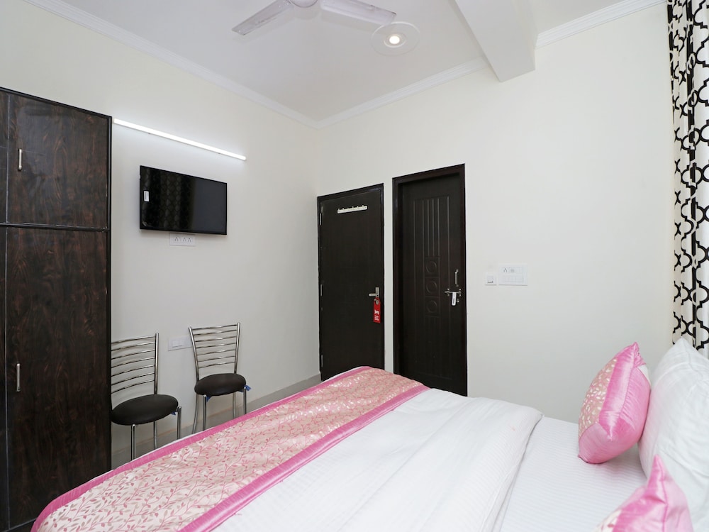 OYO 12738 Hotel Diamond