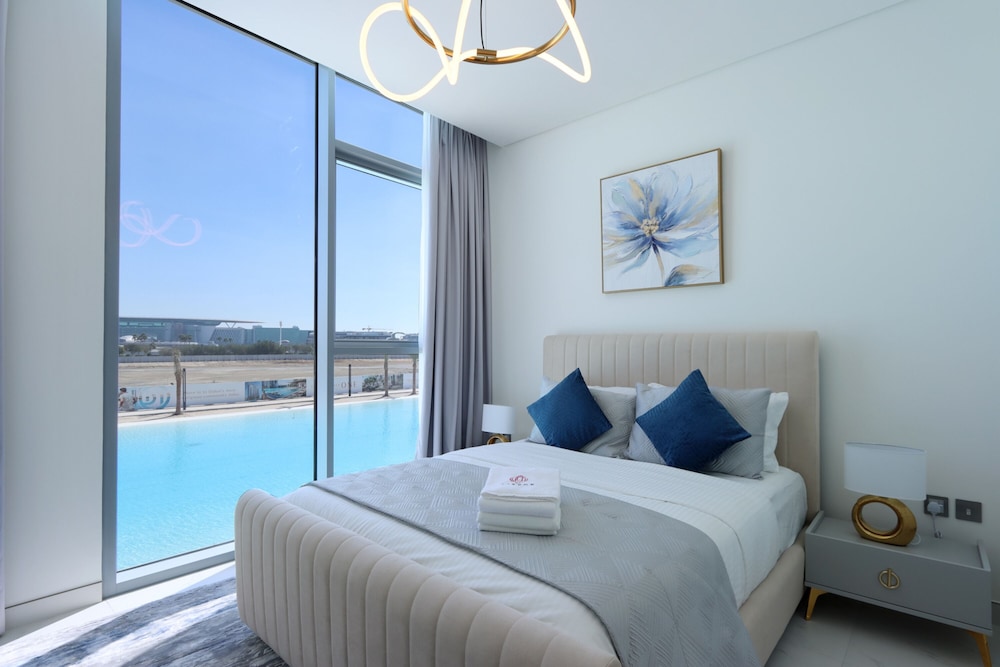 Panoramic 2BR at District One