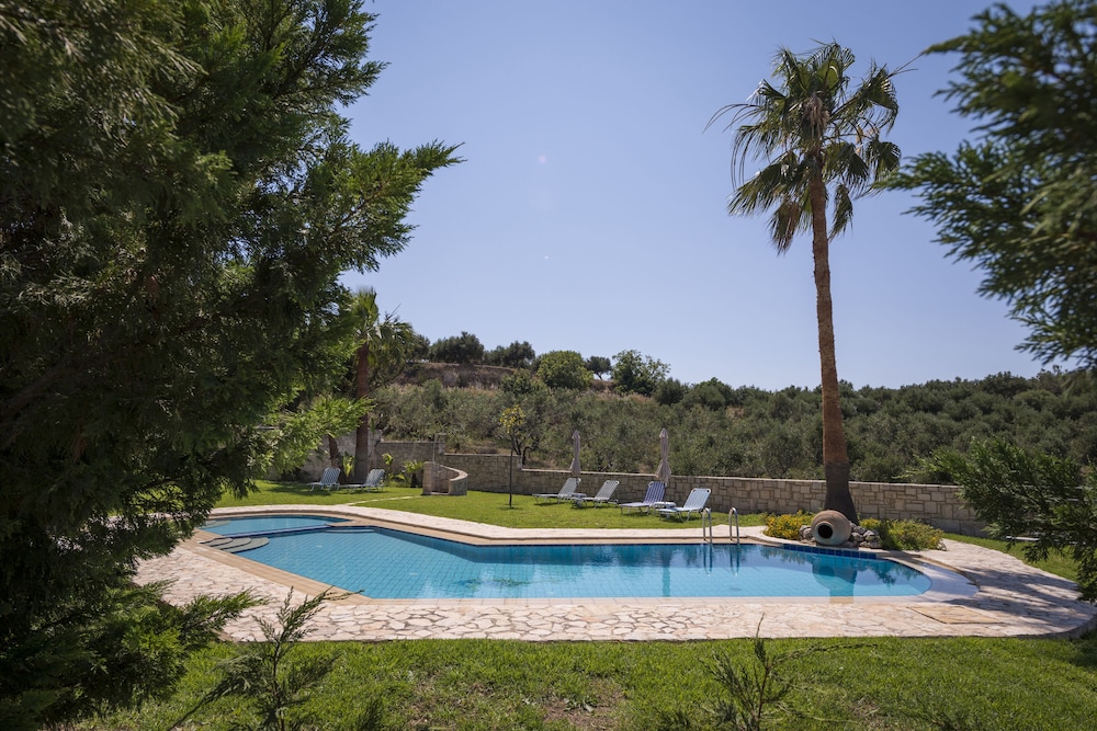 Athina Luxury Villas
