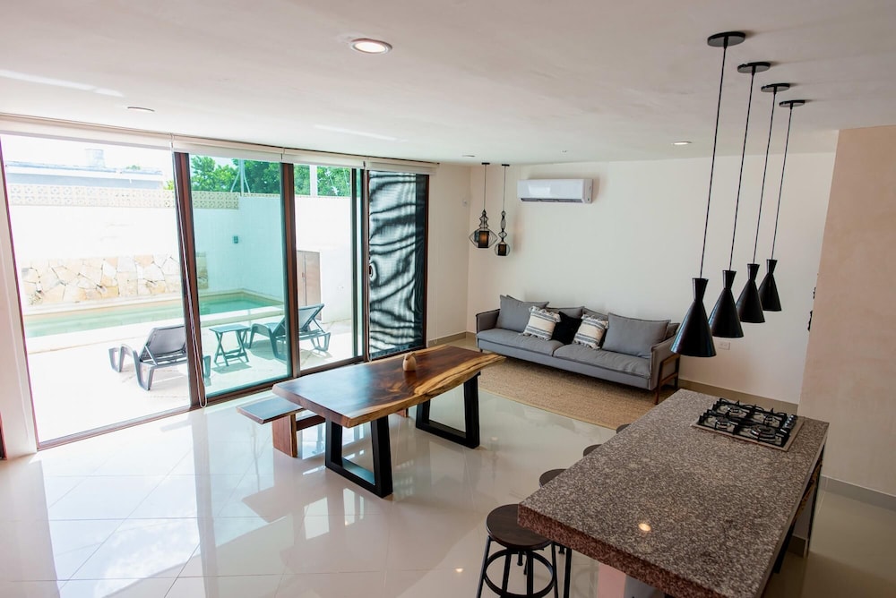 New Modern Villa Private Pool 2 Blocks From the Beach Sleeps 6 view 3