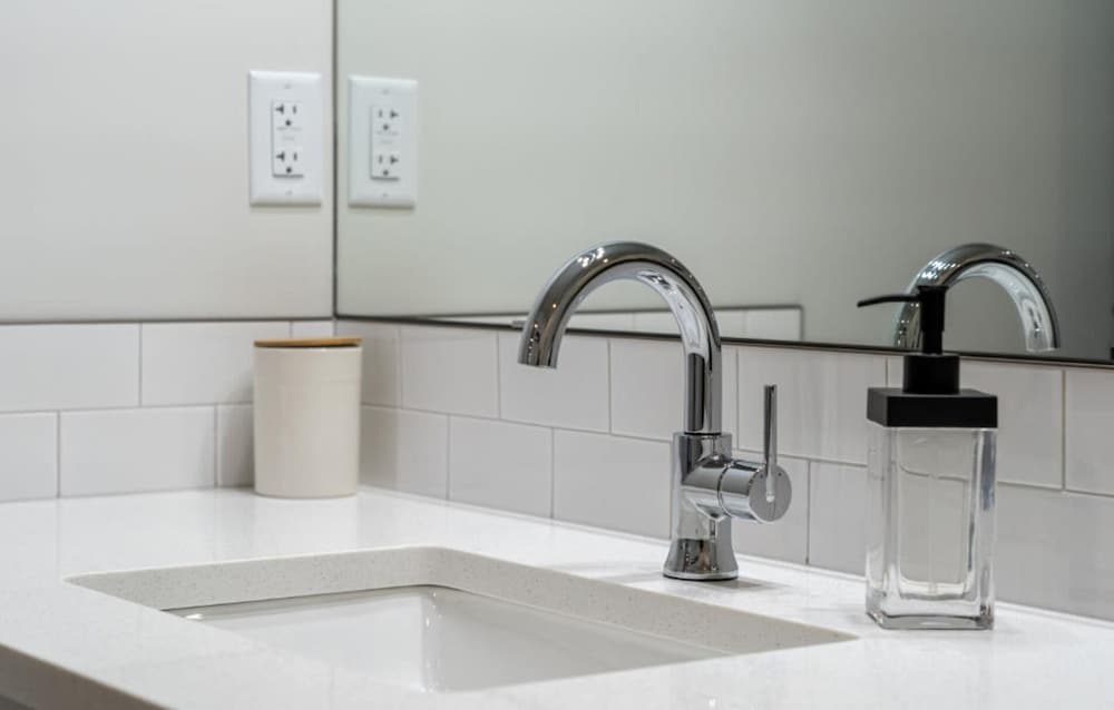 Livingston Way No Service Fees Kitchen