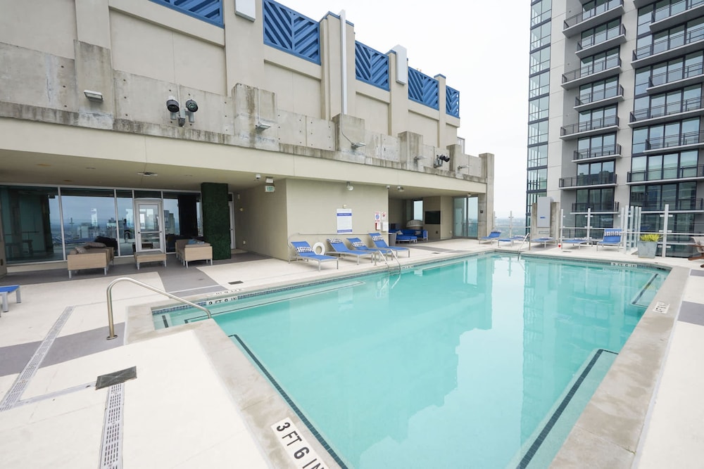 Midtown Luxepad 1b1b Rooftop Lounge Pool Gym Xbox
