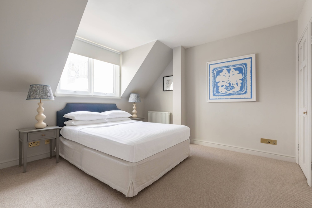 Princes Gate Mews III by Onefinestay