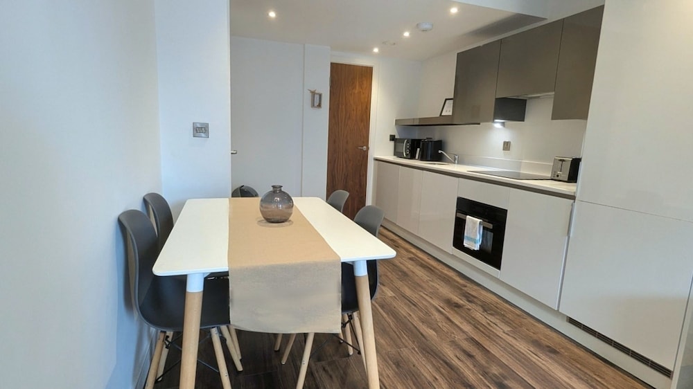 Modern 2 Bed With Parking Bham Jewellery Quarter view 3