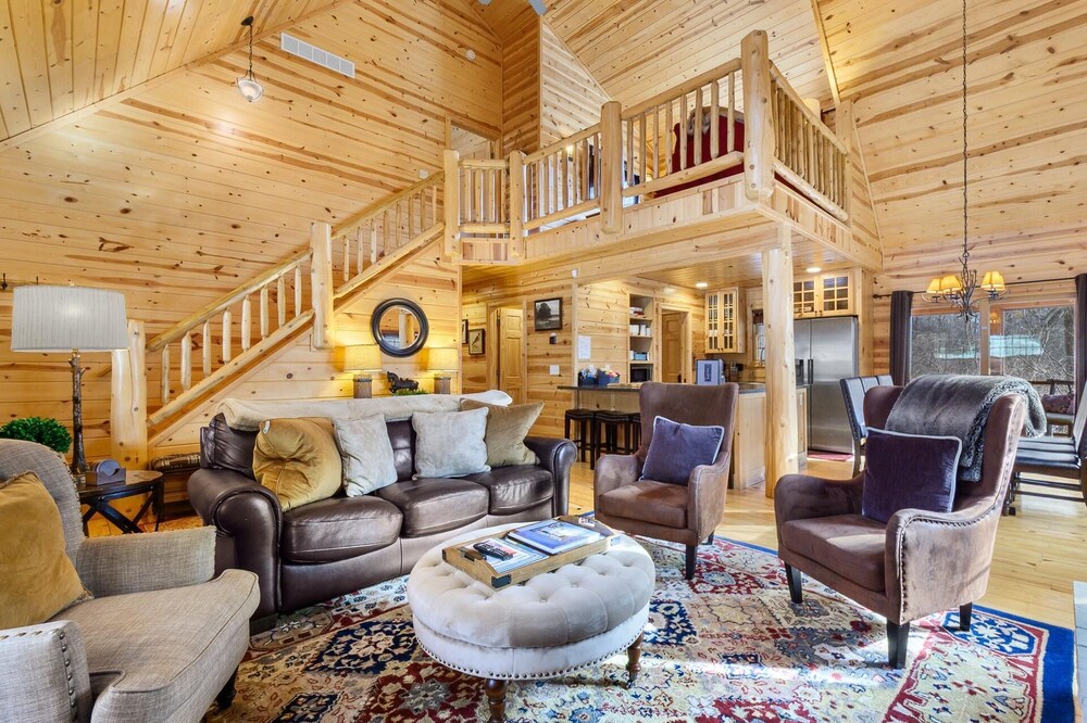 Timber Nest Goshorn Lake Dock, Pool, Town HOT Tub!
