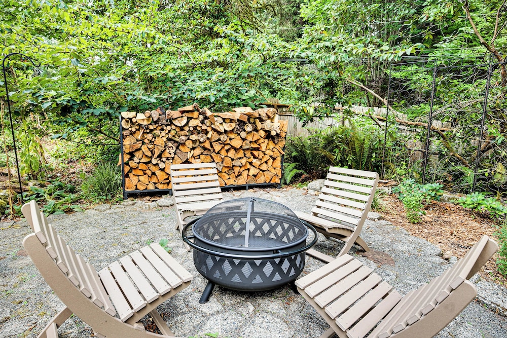 Lake Margaret Access: Boho Log Cabin w/ Backyard