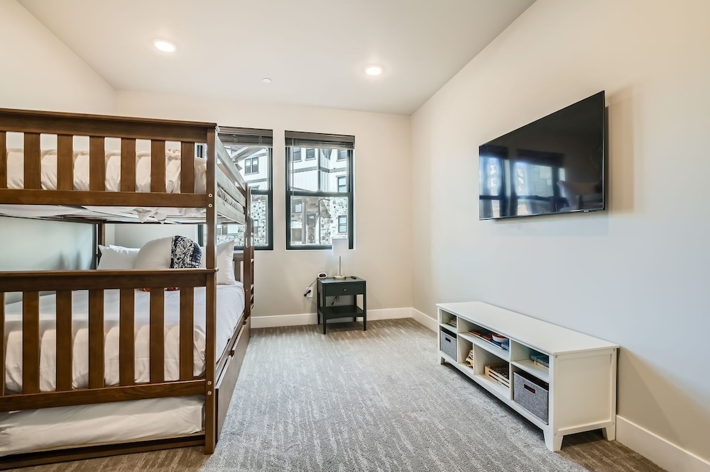 Flying Moose At Helling Circle 101 3 Bedroom Condo