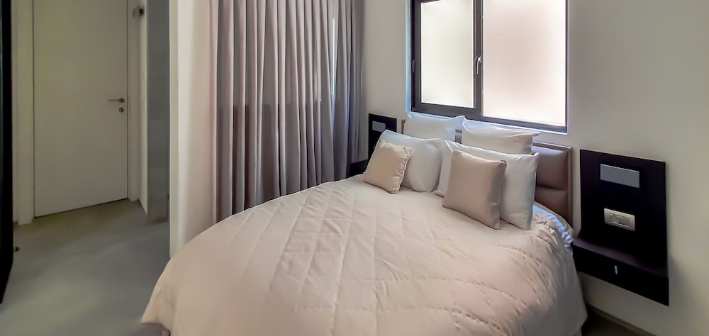 Exclusive 3BDR Near Rothschild TL40 view 5