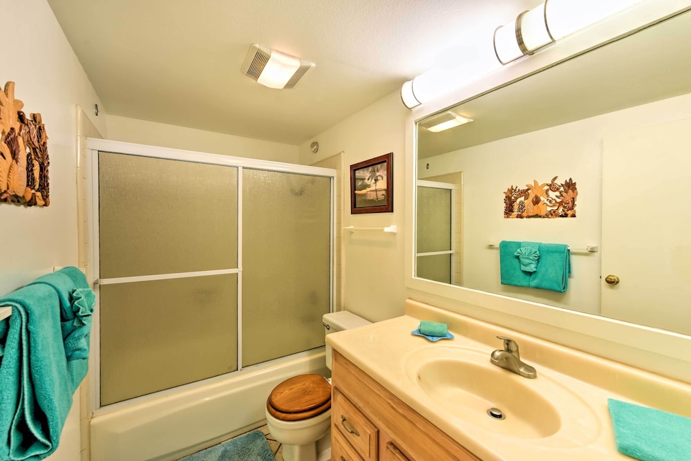 Condo w/ Private Lanai, Ocean View & On-site Pool!