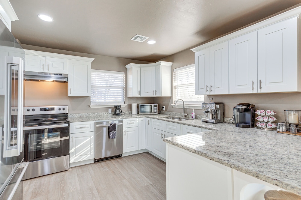 4 Mi to Dtwn Guthrie: Family Home w/ Fire Pit!