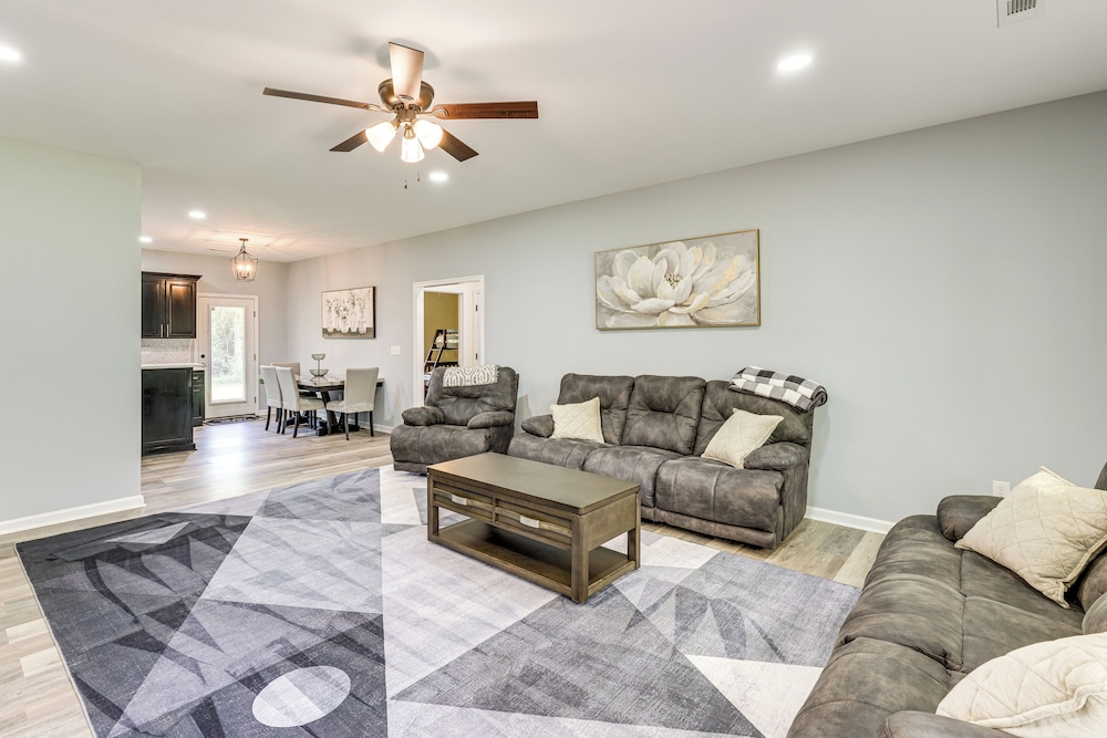 11 Mi to Troy University: Family Home w/ Yard