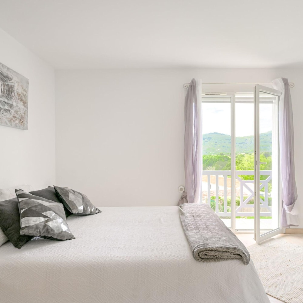 Maison Madalena With Pool Close to Ocean