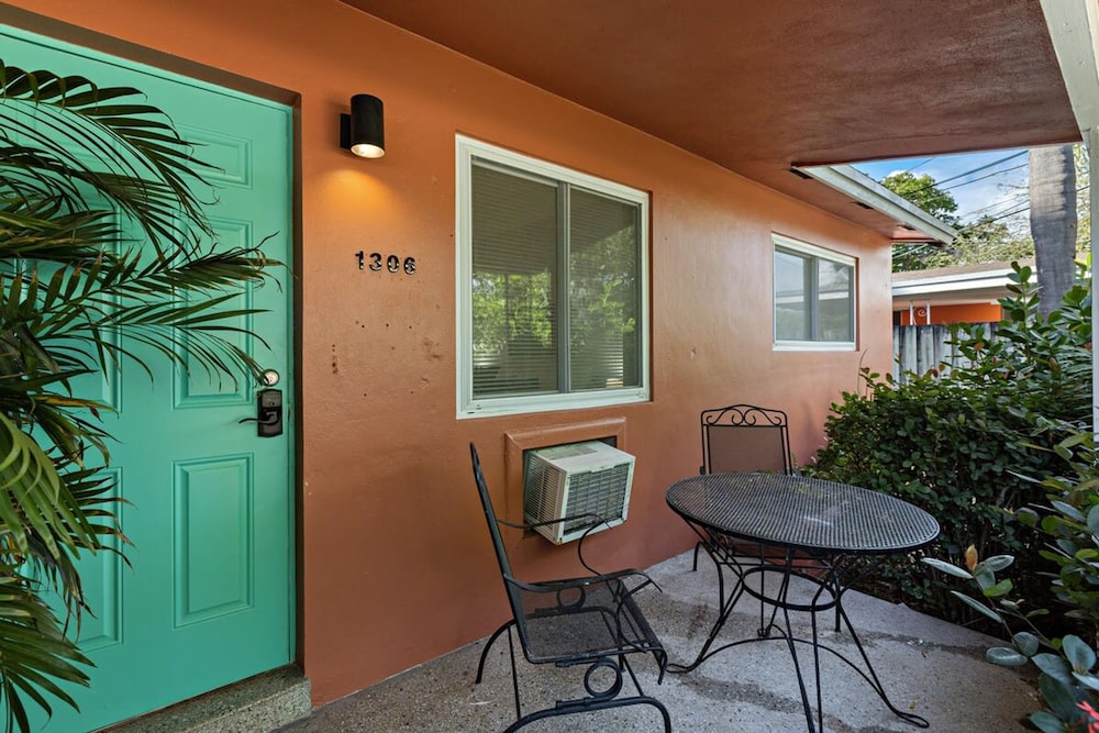 Charming Cozy Studio Lake Ridge