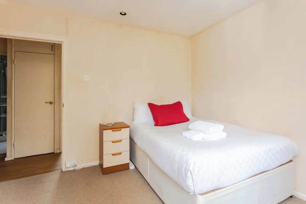 Homely 3 Bedroom House With a Garden