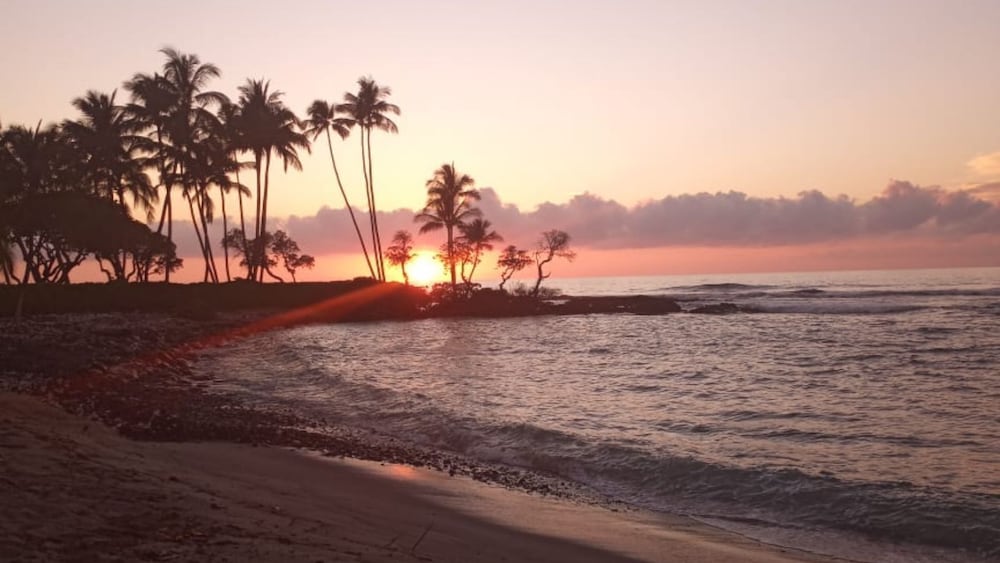 Ocean & Mountain Views - 2BR With Loft, 4 Beds - Relax in Luxury - Vrkcv