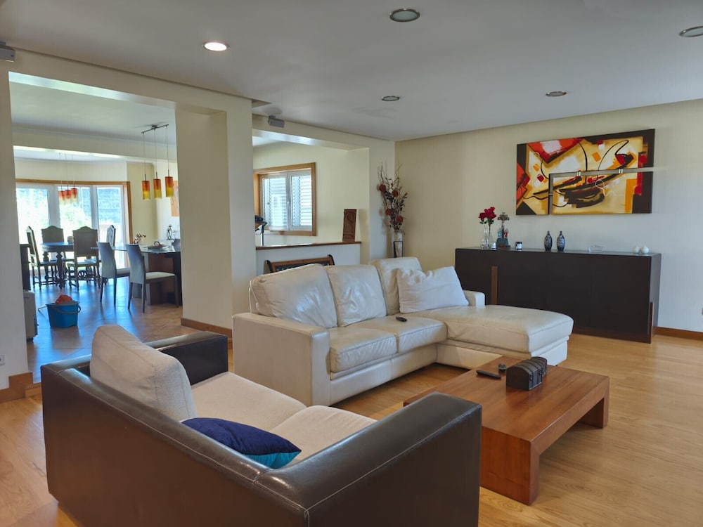 2 Floors Villa Close Ap lia Beach