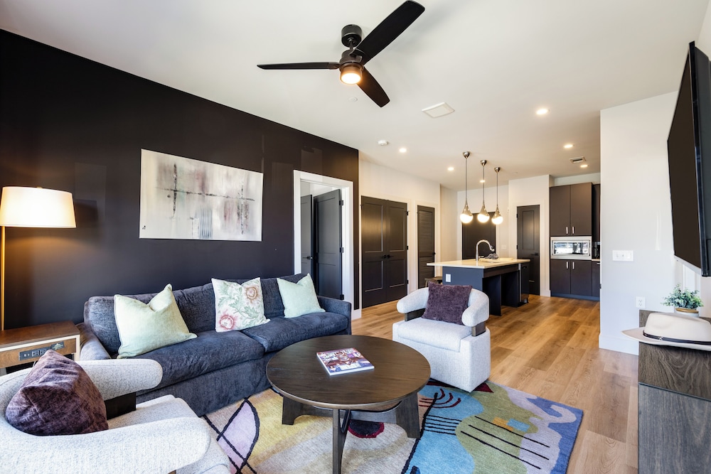 The Odyssey Apartments – by AvantStay Designer Stay in Midtown