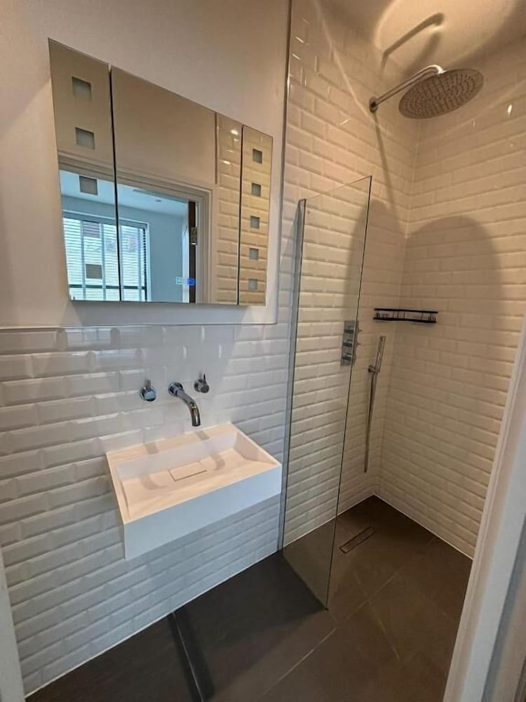 Stunning 3 Bed Apartment By Urban Roost