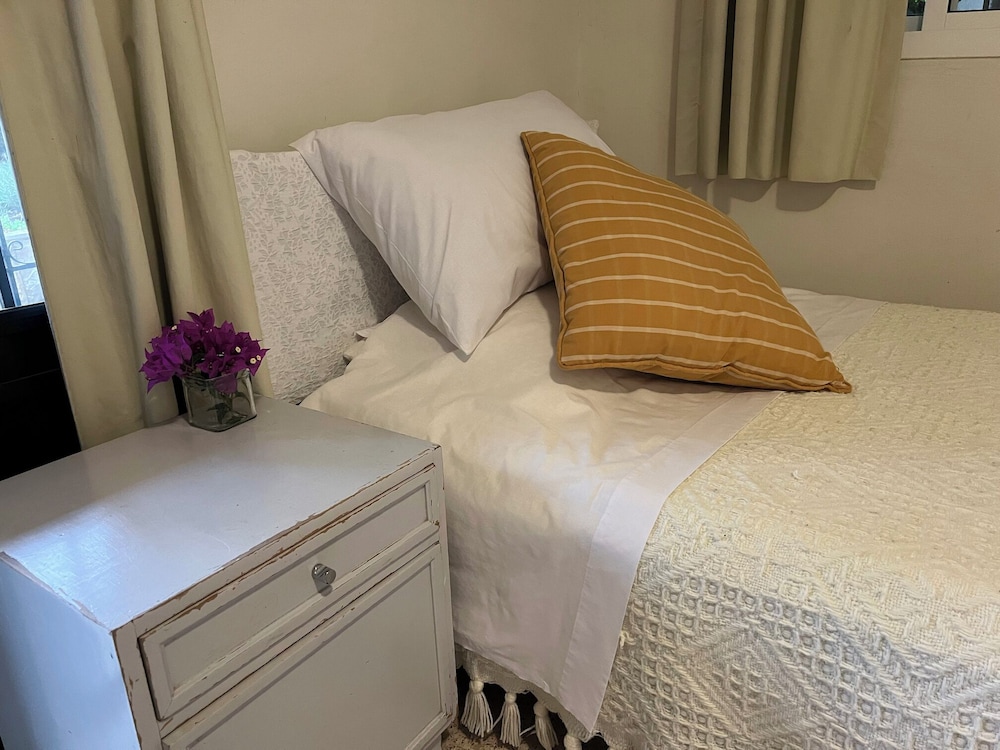 Les Bougainvilliers GuestHouse by Hansa