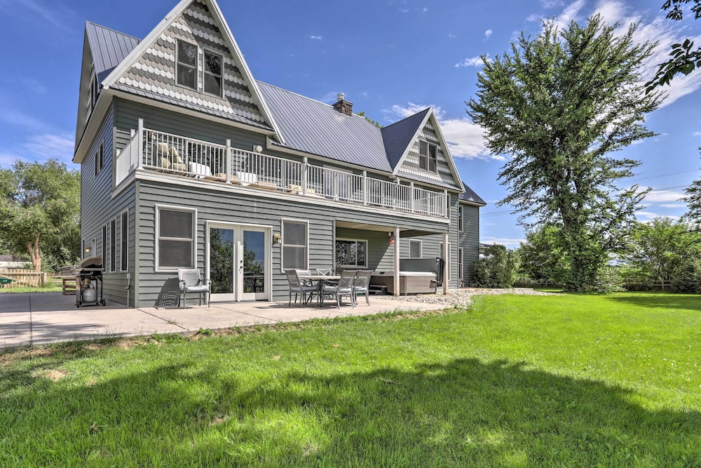 Fruita Victorian Home w/ Hot Tub + Mountains! view 3