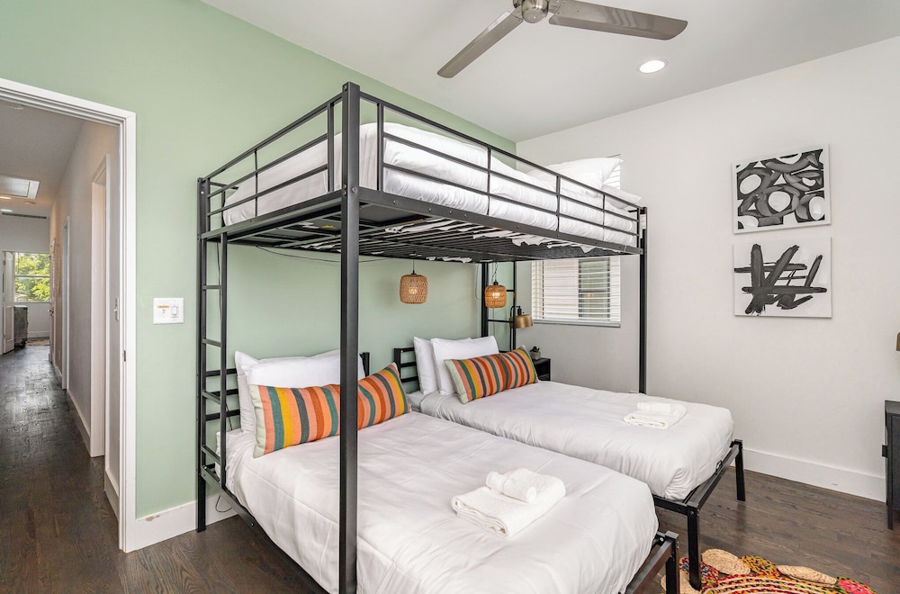Jade - Private Patio and Balcony - Near Germantown