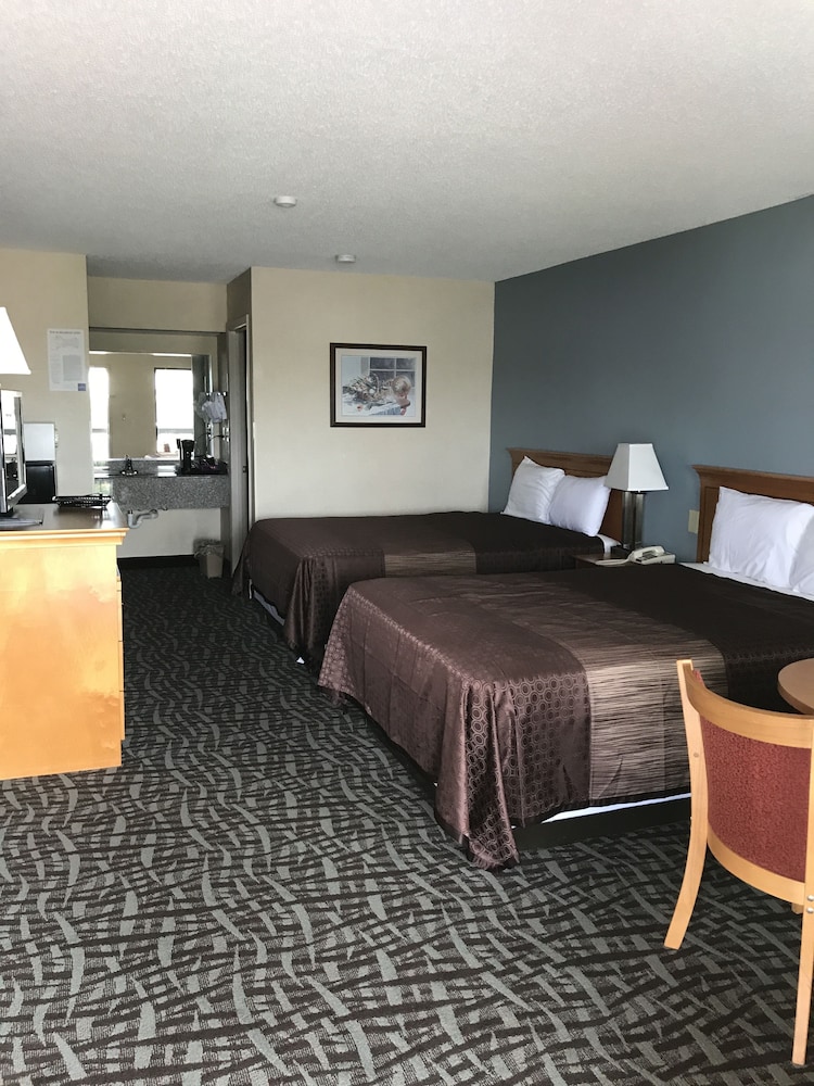 Carolina Inn & Suites of Lake Norman view 5