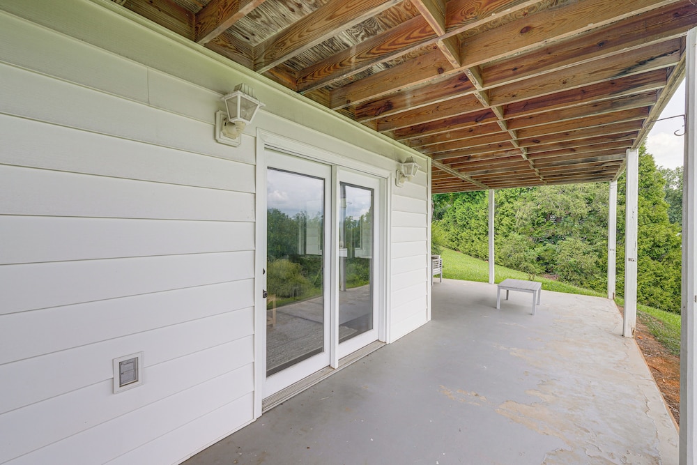 < 1 Mi to Lake Chatuge: Home w/ Mtn & Water Views!