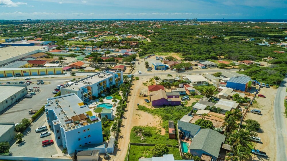 Ground Level Condo 2BR 2BA w Pool Access Gym