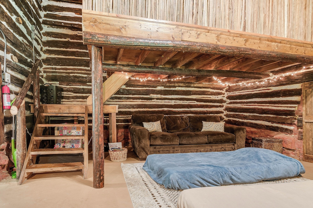 12 Mi to Staunton River State Park: Off-grid Cabin