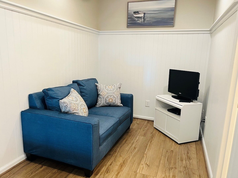 Avalon East- 5 Bedroom Home by RedAwning