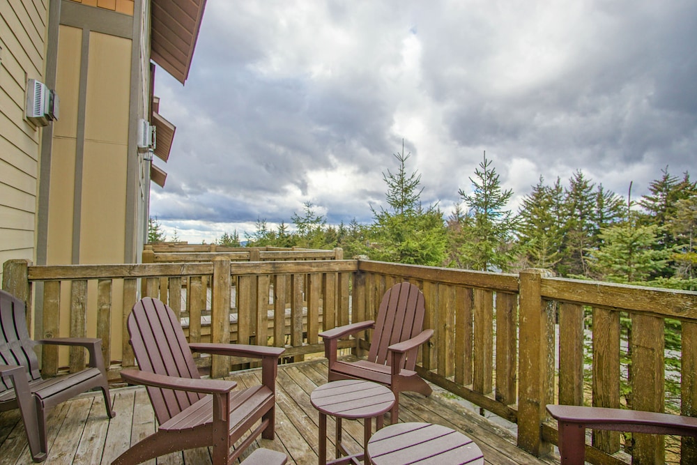 Shays Landing #6: 4 Bedrooms, 4.5 Bath: Pvt Hot Tub, Slope Side