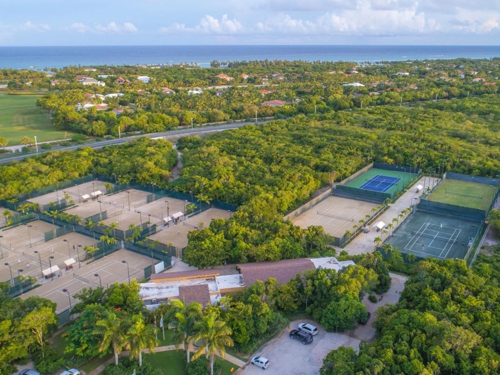 Luxury 6bdr Villa at Tortuga Bay Near Beach Golf