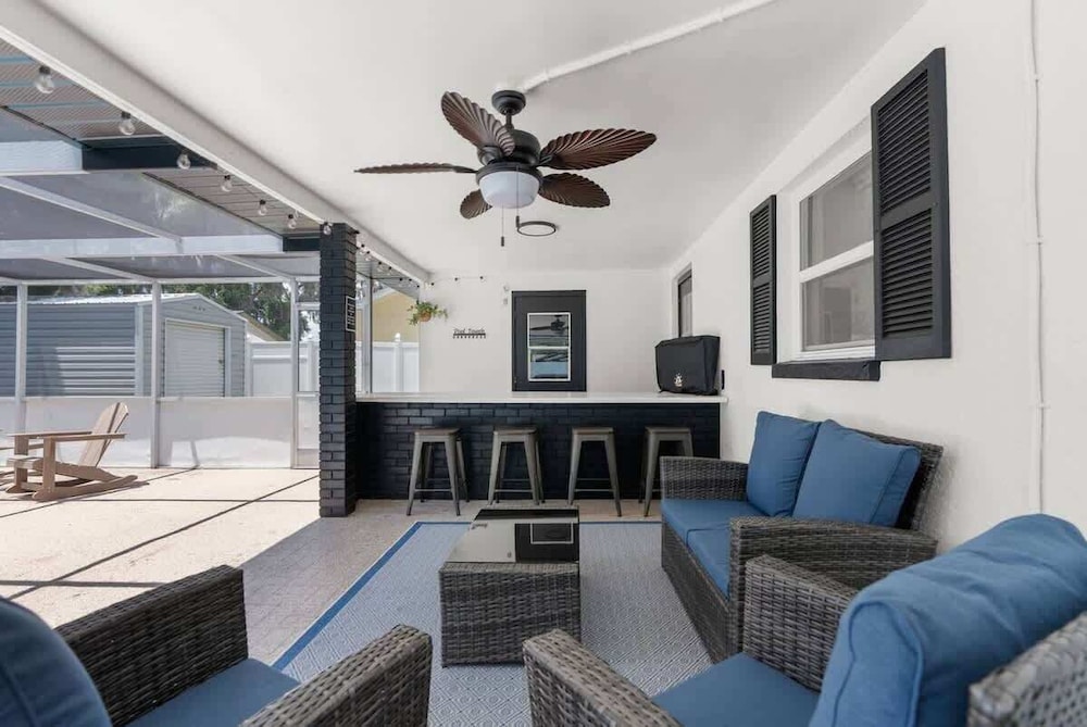 Brooksville Oasis! 3 Bedroom, Heated Pool Home
