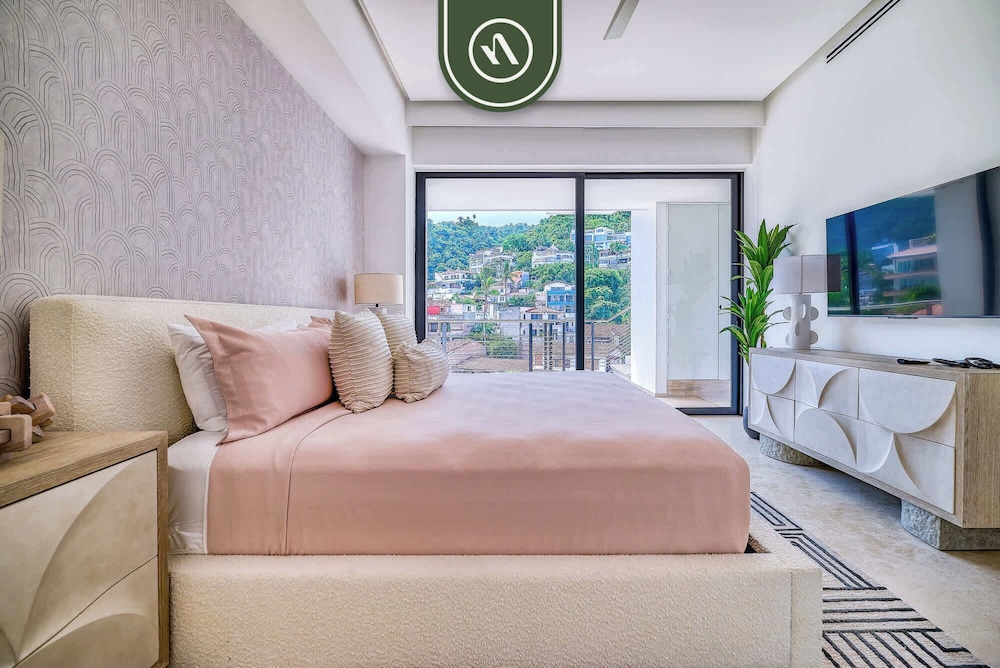 Luxury 1BR Condo With Private Terrace - Ocean View