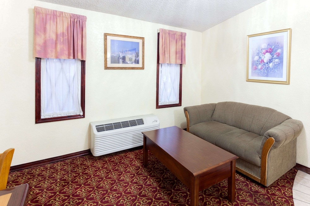 Atlanta Vacations - Knights Inn Tucker - Property Image 4