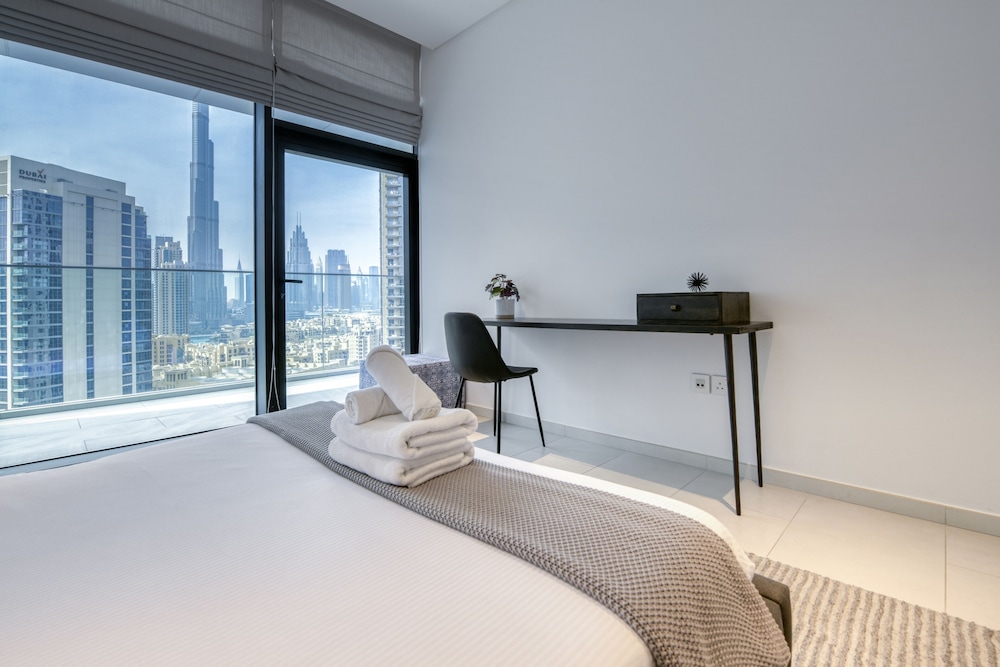 Maison Privee - Luxury Apt W/Burj Khalifa Vw & Dubai Canal Access