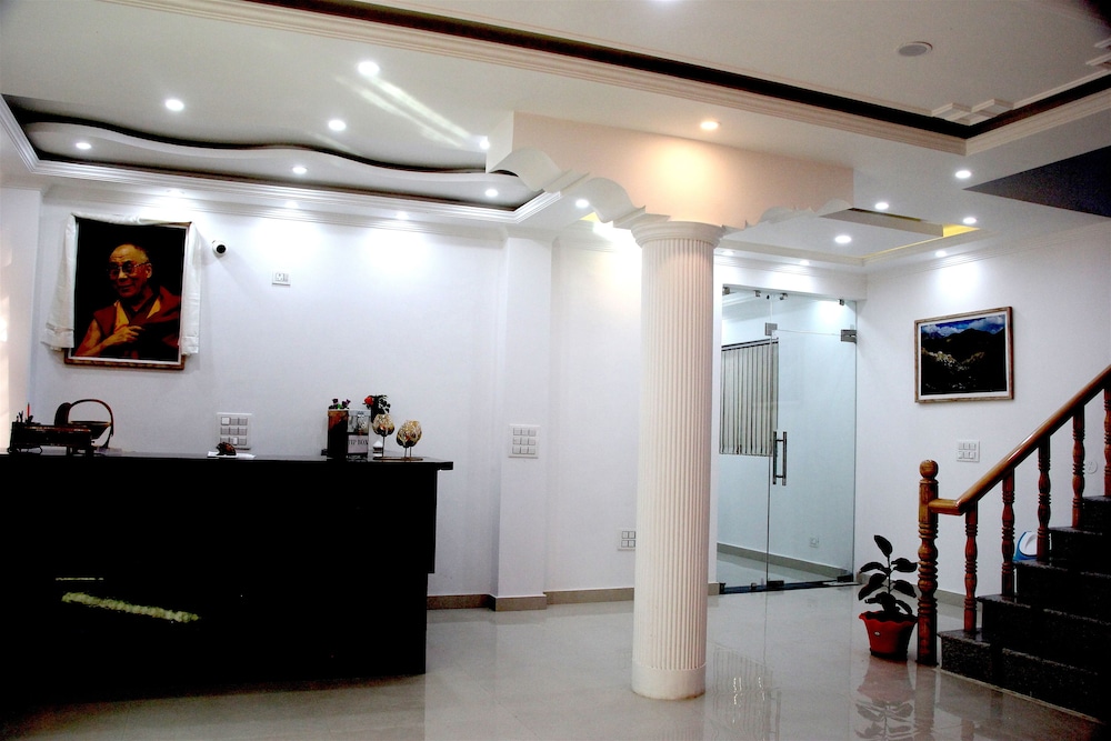 Lobby & Reception