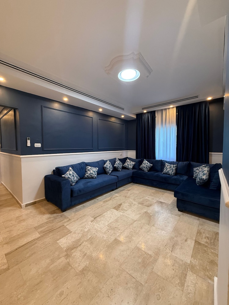 3bedroom Aprt of 200sqm Near Movenpick Hotel Amman