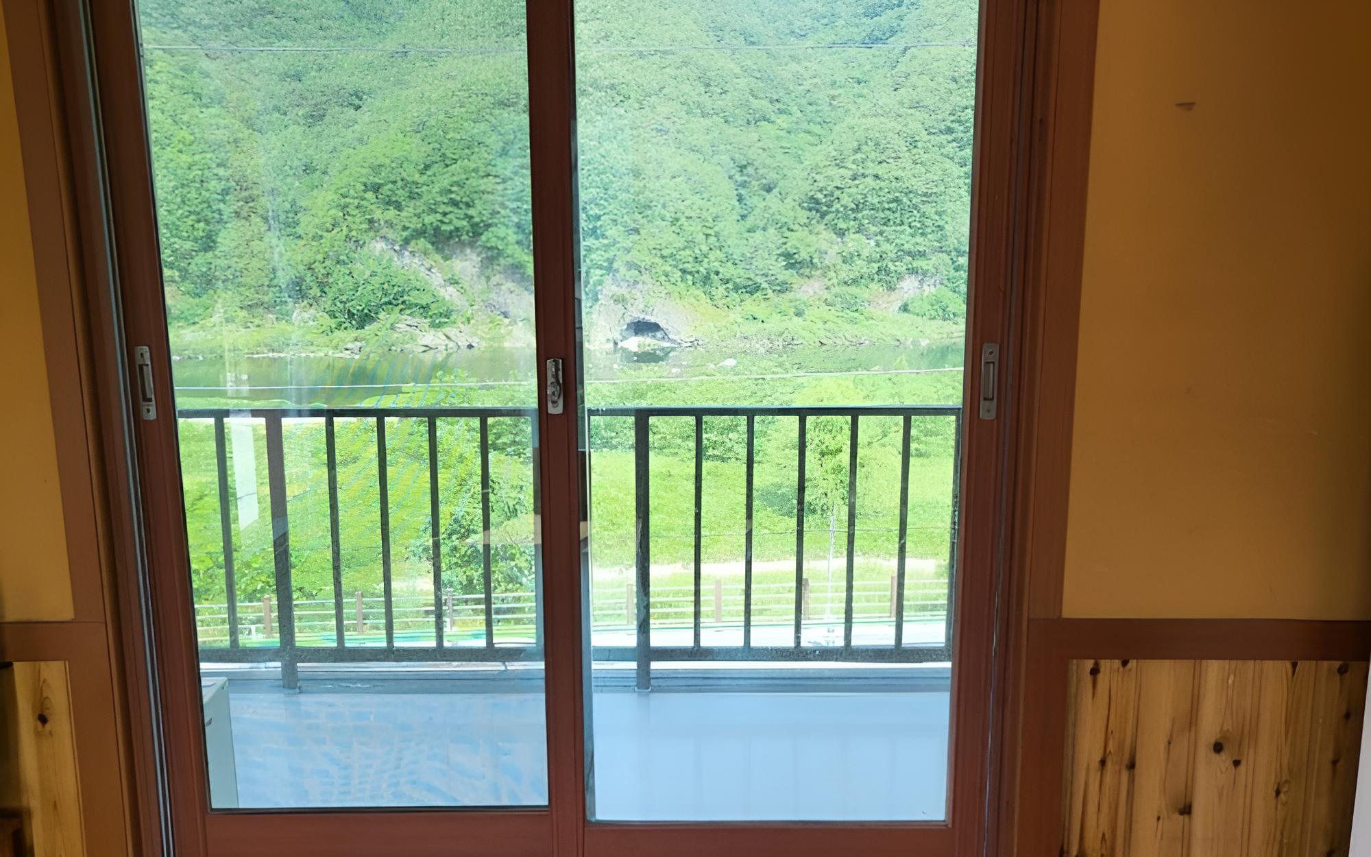 Yeongwol Donggang Close Pension