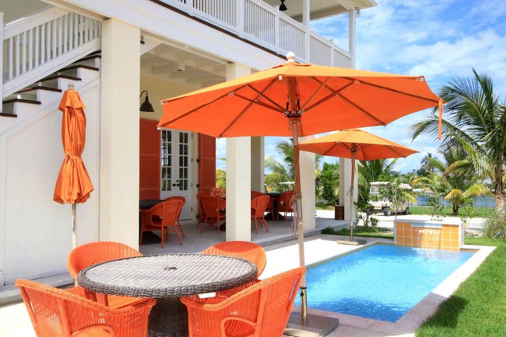The Sandpiper Inn & Cottages