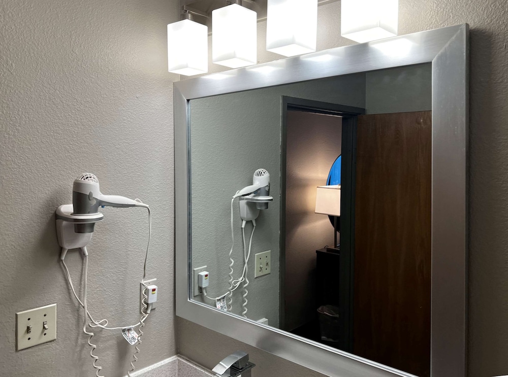 Spring Lake Vacations - Econo Lodge - Property Image 3